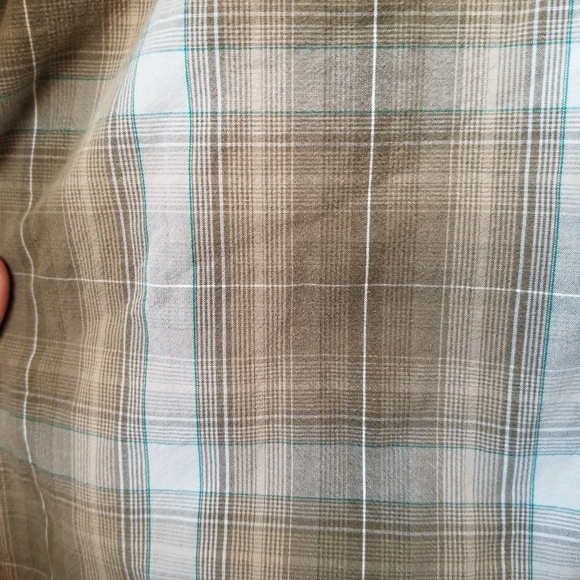 Carhartt men's relaxed fit button-up plaid shirt - Picture 9 of 10